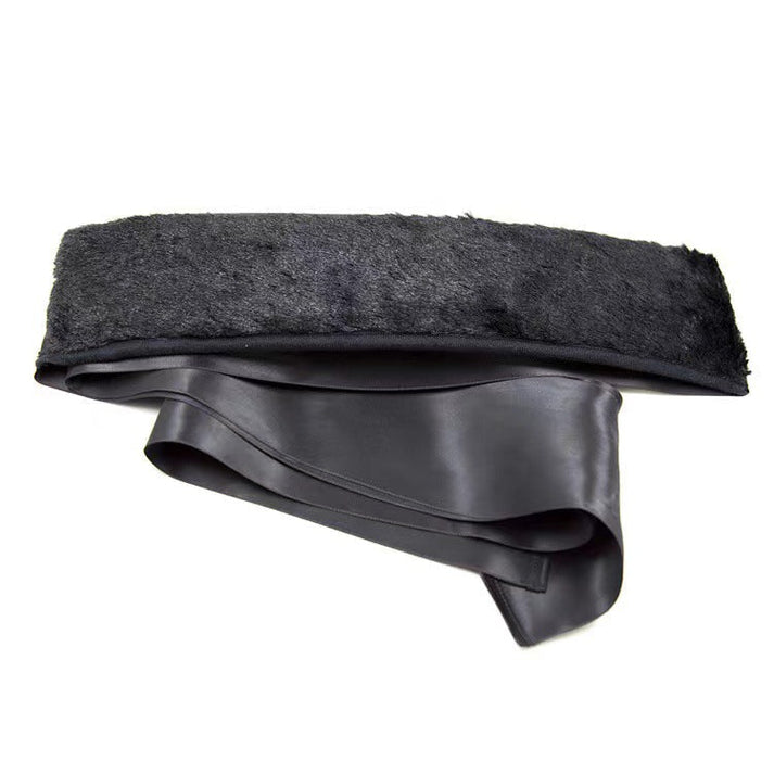 The silk plush lifts the buttocks to make it easy to enter