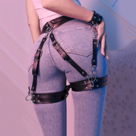 sm Leather binding and restraint — view 2