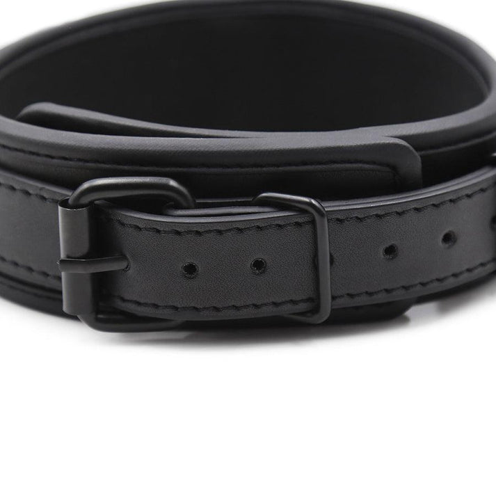 Leather BDSM Collar for Submissives - detail view